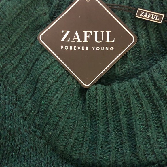 Green Sweater - Picture 4 of 4